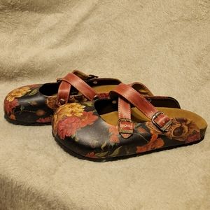 NWT Goby Mary Jane slides